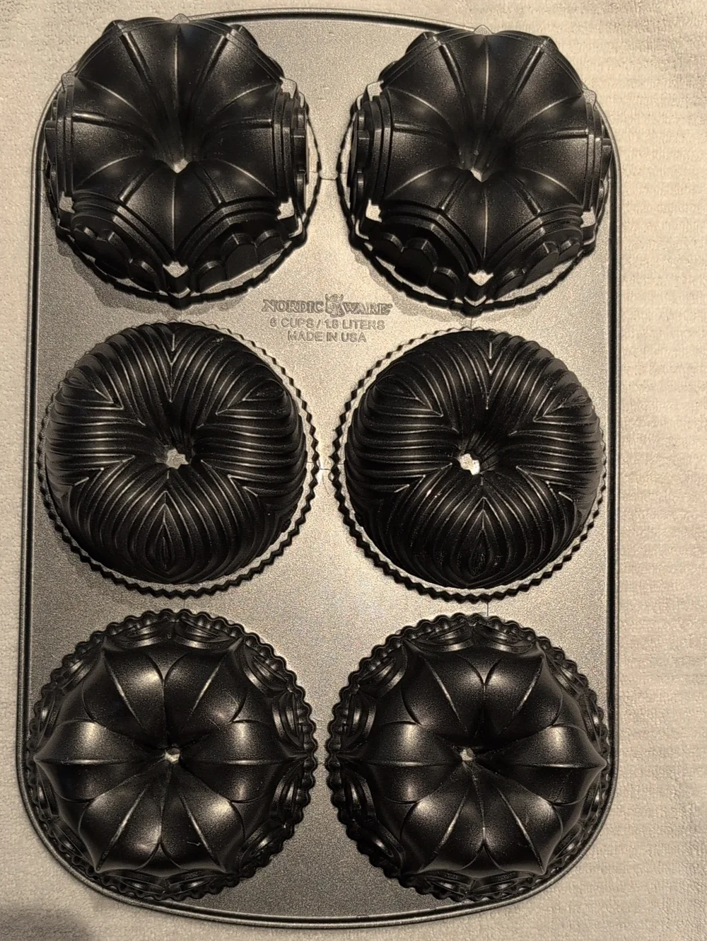 Nordic Ware Garland 6-Cup Mini Bundt Pan